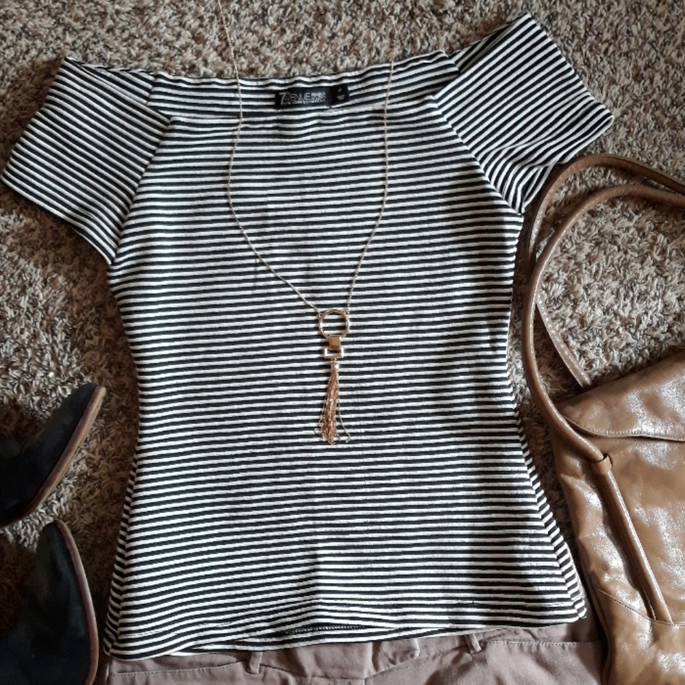 B&W striped off-shoulder top - Picture 2 of 4